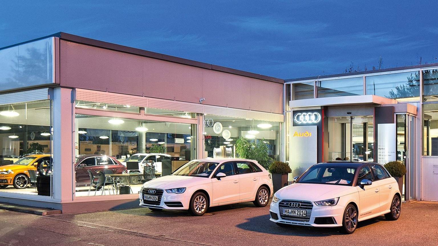 Audi Original Einstiegsbeleuchtung  Hahn Automobile Niederlassung  Esslingen/Zell